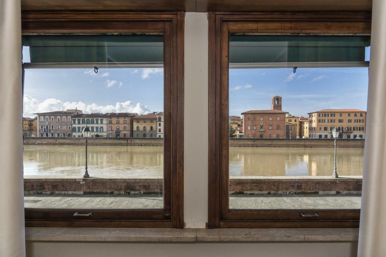 The River Pisa Bagian luar foto